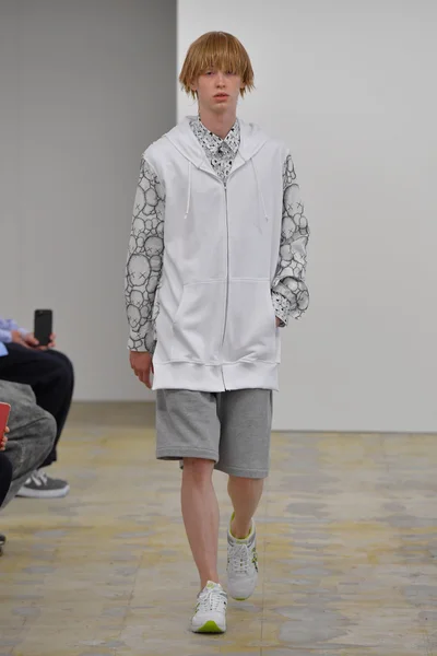 Look 10